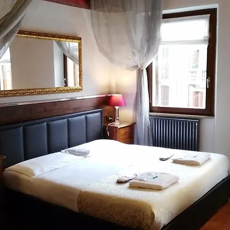 Antica Via Roma Garden View Nocleg ze śniadaniem